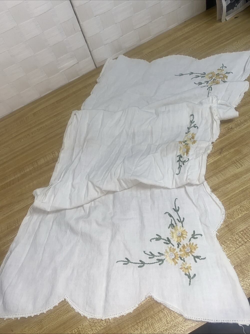 Vintage Yellow Floral Embroidered Linen Table Runner Dresser Lace Trim 41”x 18”